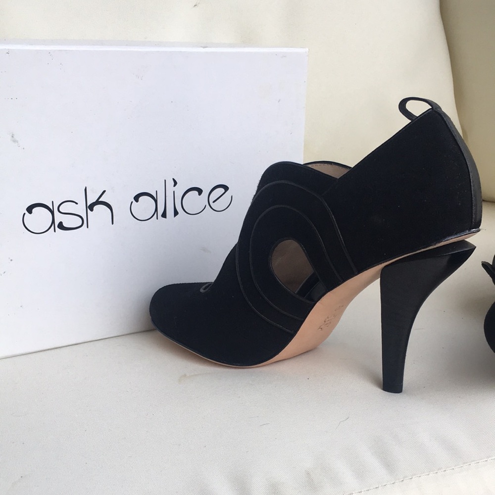 Suede Heels - Picture 5 of 7